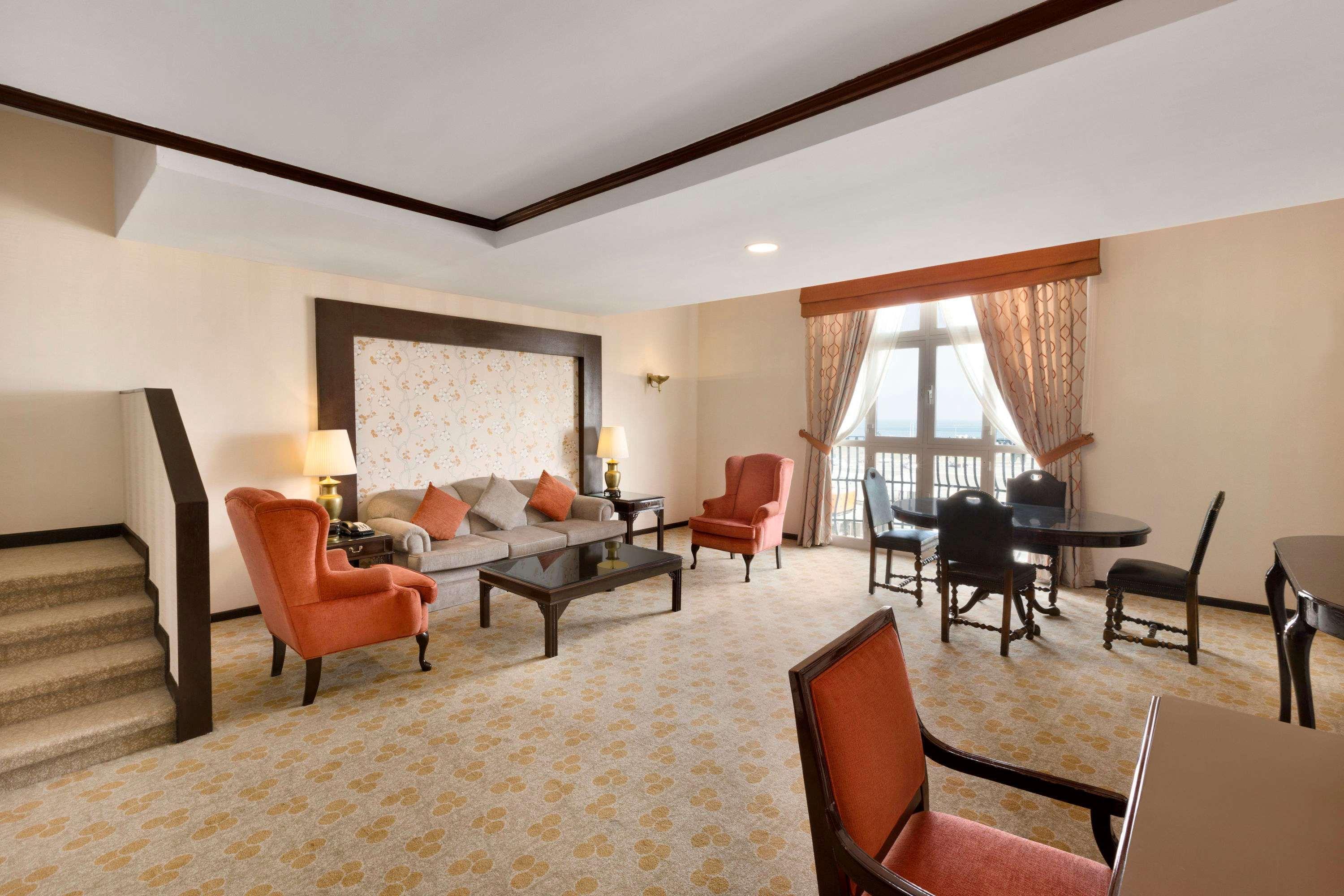 Hawthorn Suites By Wyndham Ал Хубар Екстериор снимка