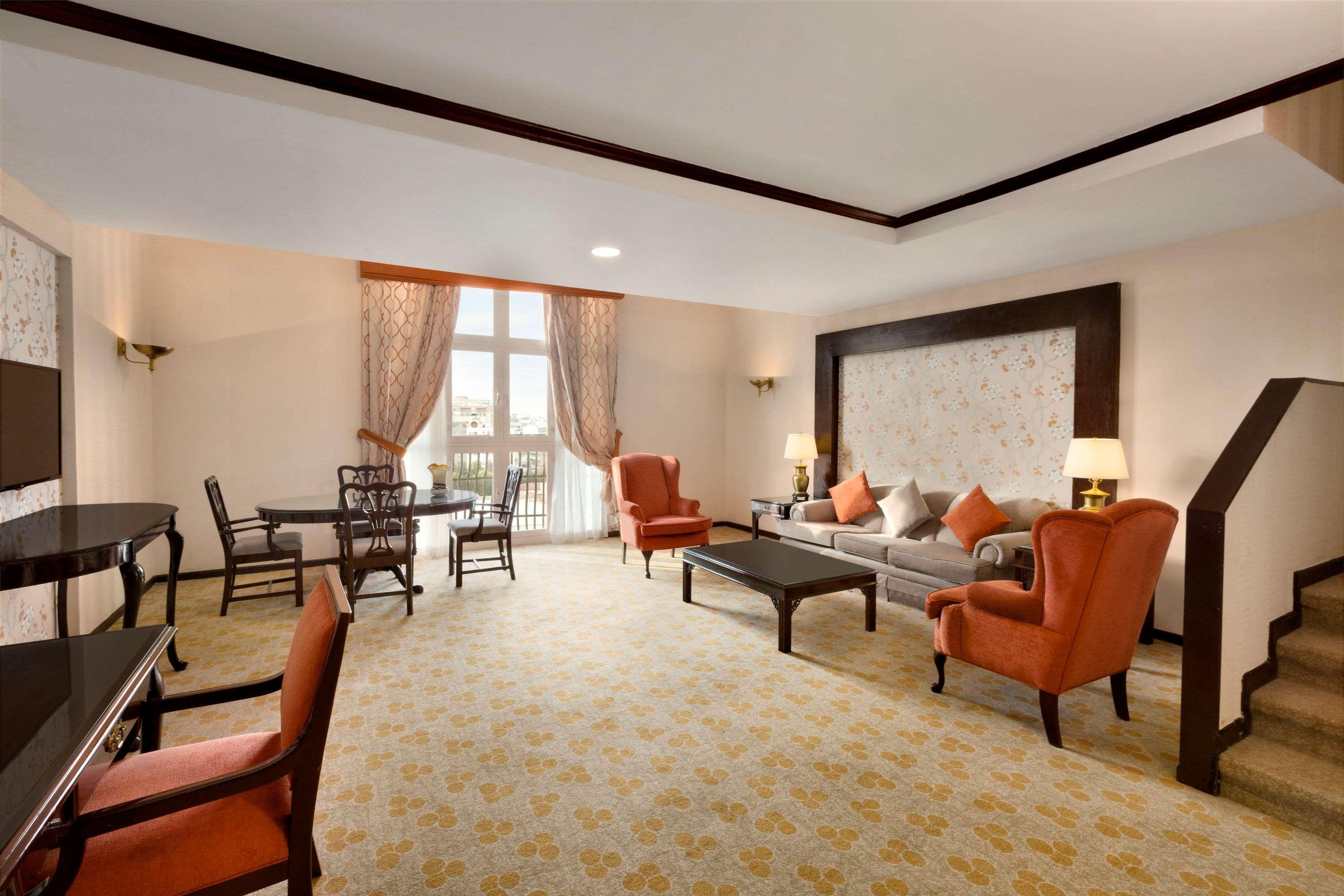 Hawthorn Suites By Wyndham Ал Хубар Екстериор снимка